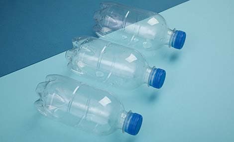 Restrizione UE sulle microplastiche: prima scadenza chiave il 17 ottobre 2025
